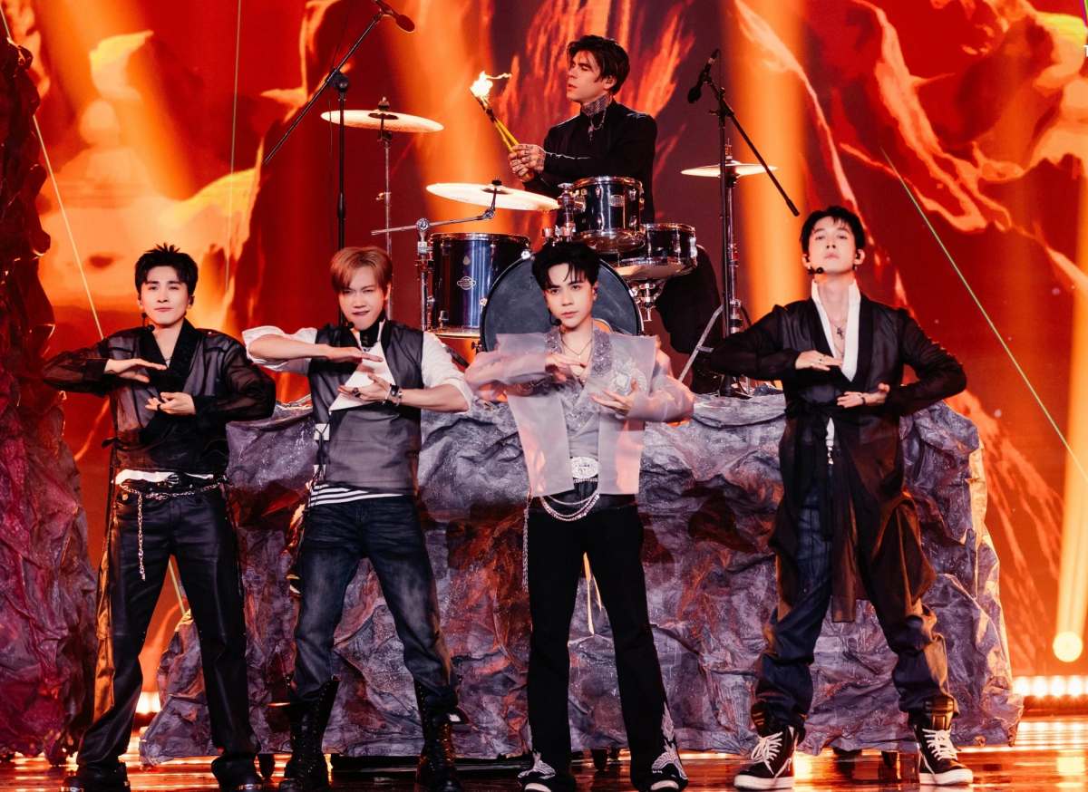 Khi concert quá nhiều trở thành bài toán khó cho fan Việt