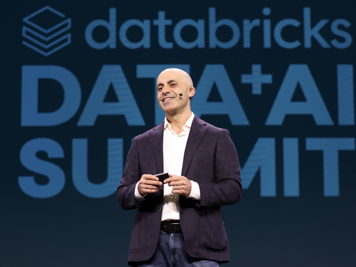 Databricks’ loading=