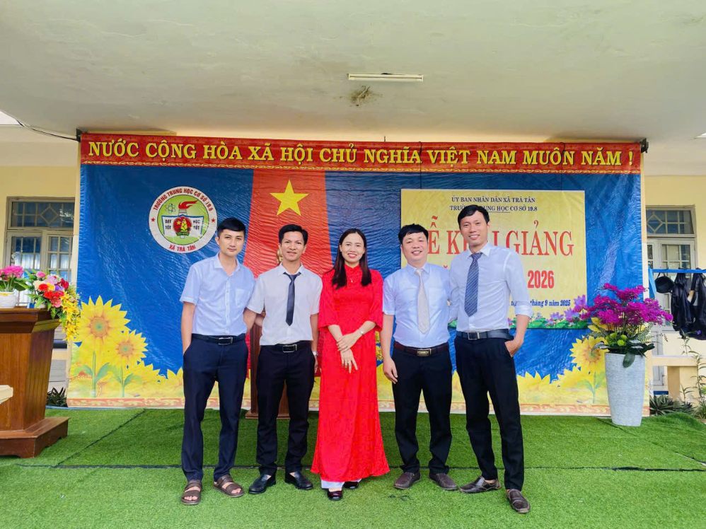 Hiệu trưởng tự nguyện trở lại dạy học: chọn học sinh thay chức vụ