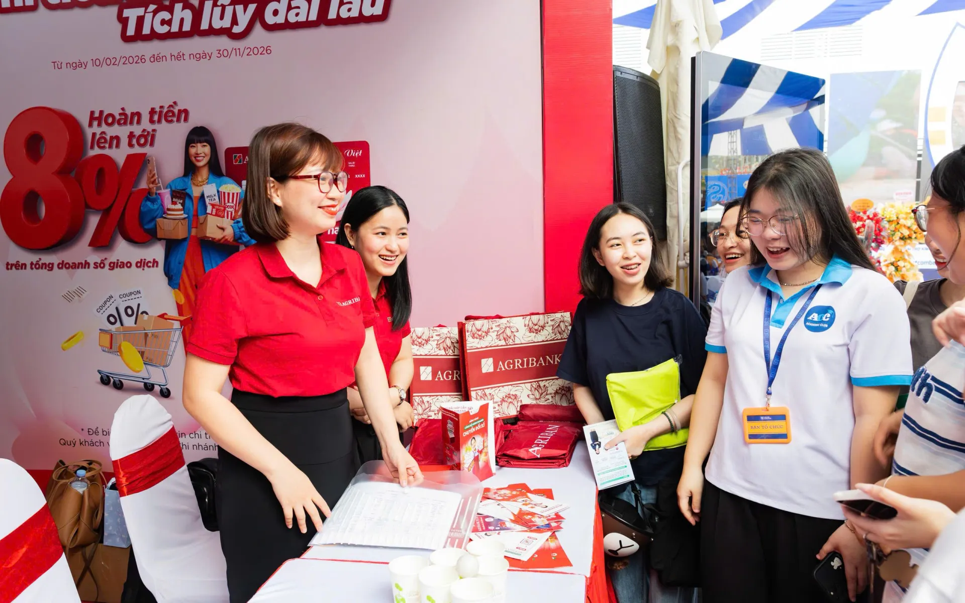 Các chương trình hỗ trợ học sinh khó khăn chuẩn bị năm học mới