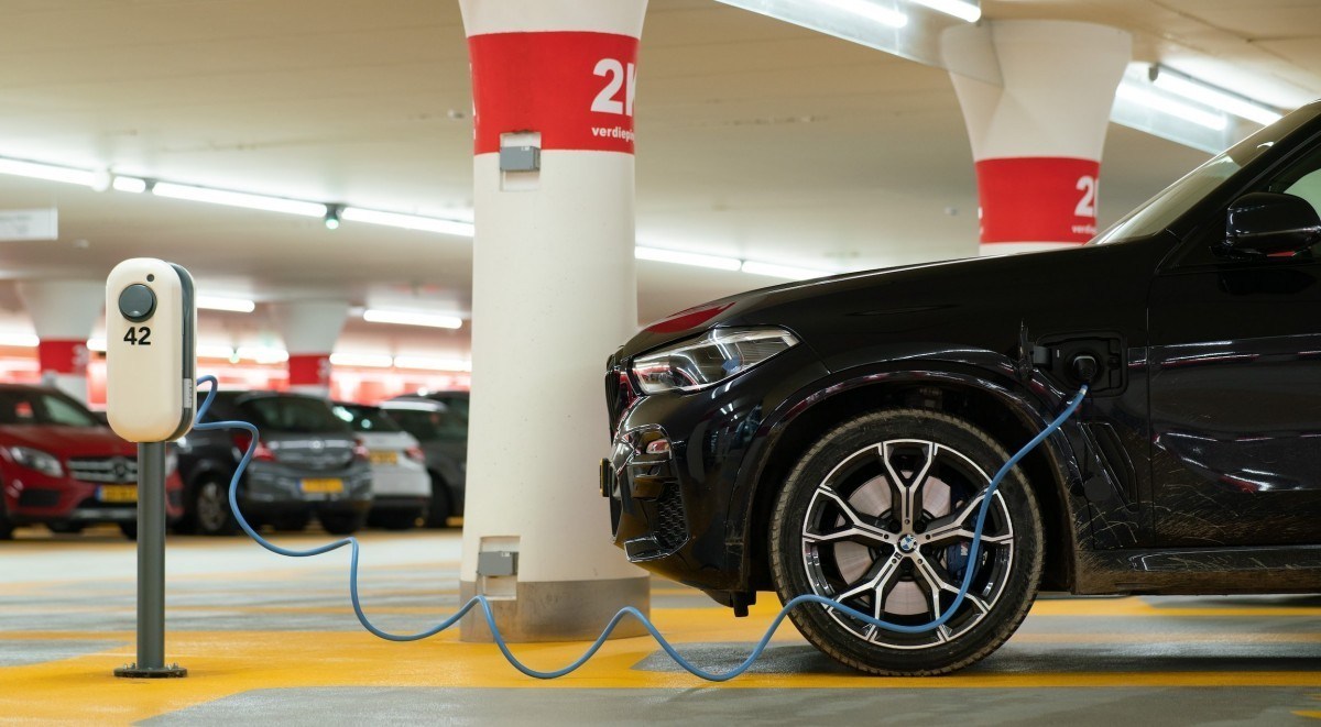 Why EV Sales Are Surging Worldwide While Drivers Turn Back to Hybrids