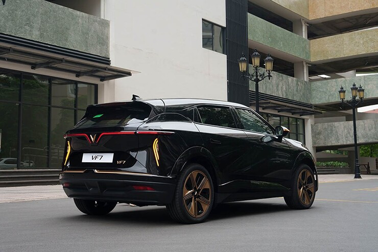 VinFast VF 7: SUV điện C-segment có đáng tiền?