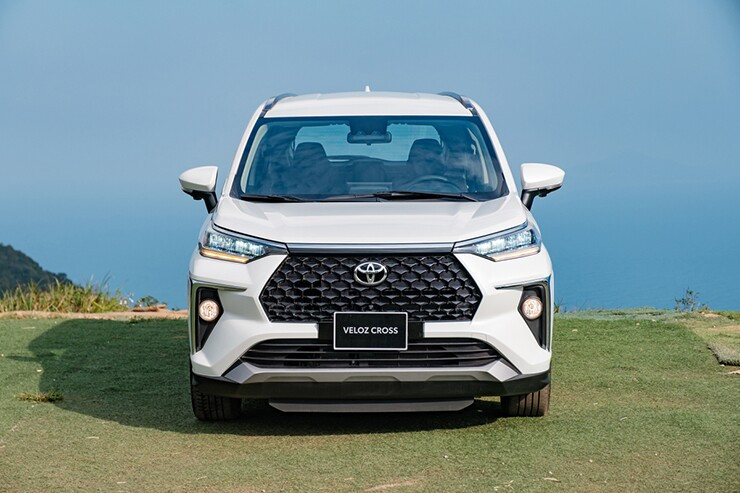 Toyota Veloz Cross: MPV 7 chỗ gia đình đáng tiền?