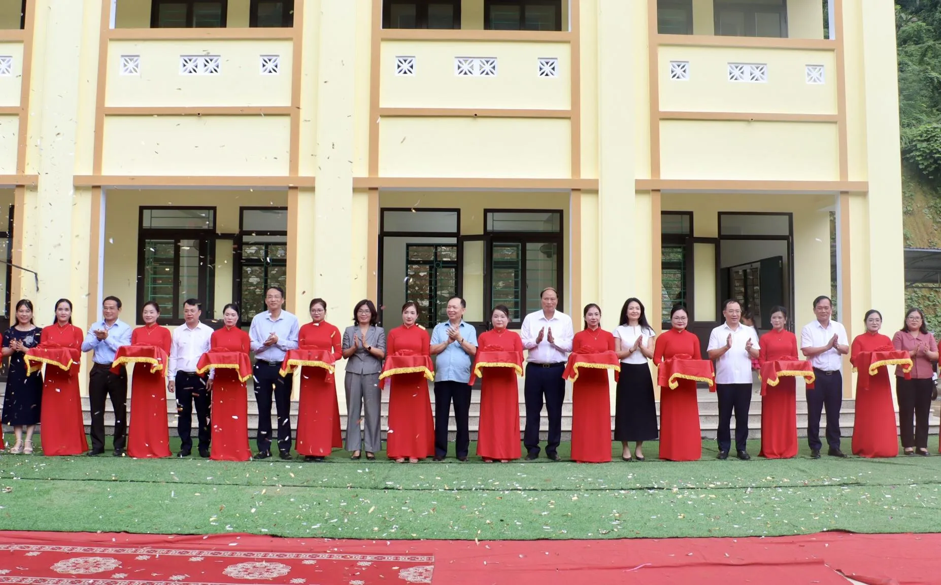 Các chương trình hỗ trợ học sinh khó khăn chuẩn bị năm học mới