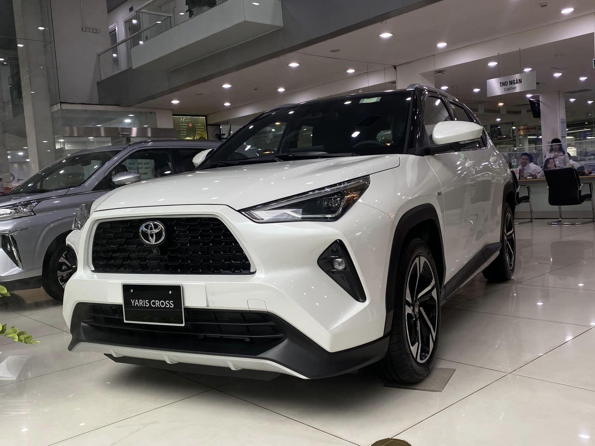 Xe hybrid tháng 7 sụt giảm 30%: ai thắng, ai thua?