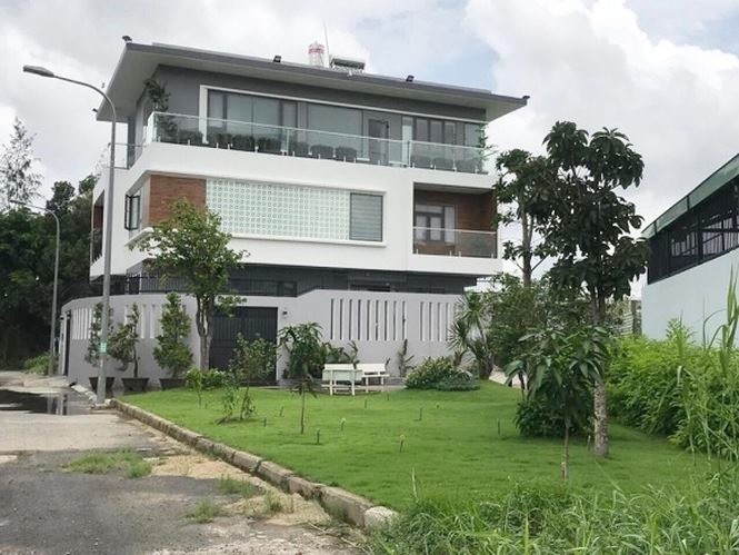 Khu vườn trái cây trong biệt thự trắng của Ốc Thanh Vân