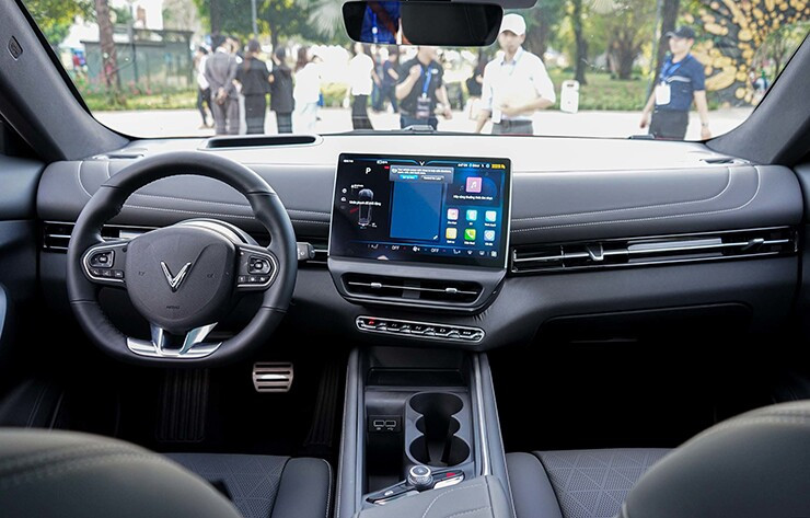 VinFast VF 7: SUV điện C-segment có đáng tiền?
