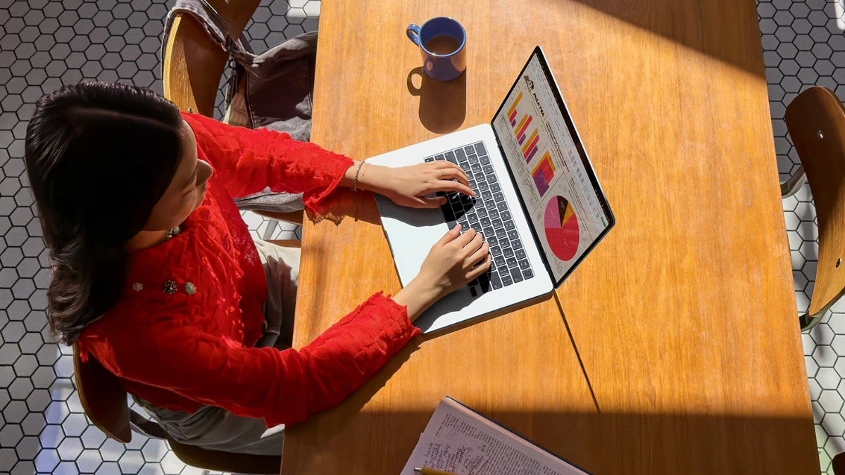 Mùa tựu trường: nên mua laptop, smartphone sớm hay đợi sát khai giảng?