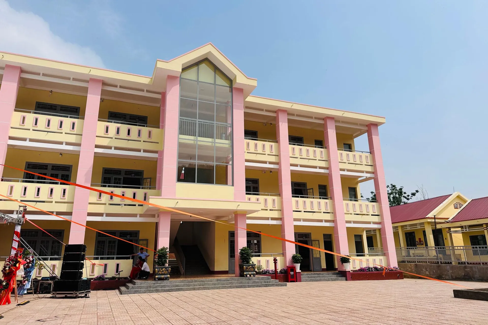 Các chương trình hỗ trợ học sinh khó khăn chuẩn bị năm học mới