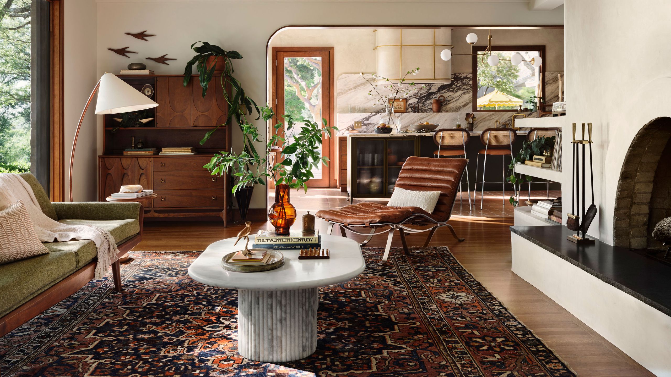 Why Vintage and Midcentury Pieces Now Anchor Modern Interiors