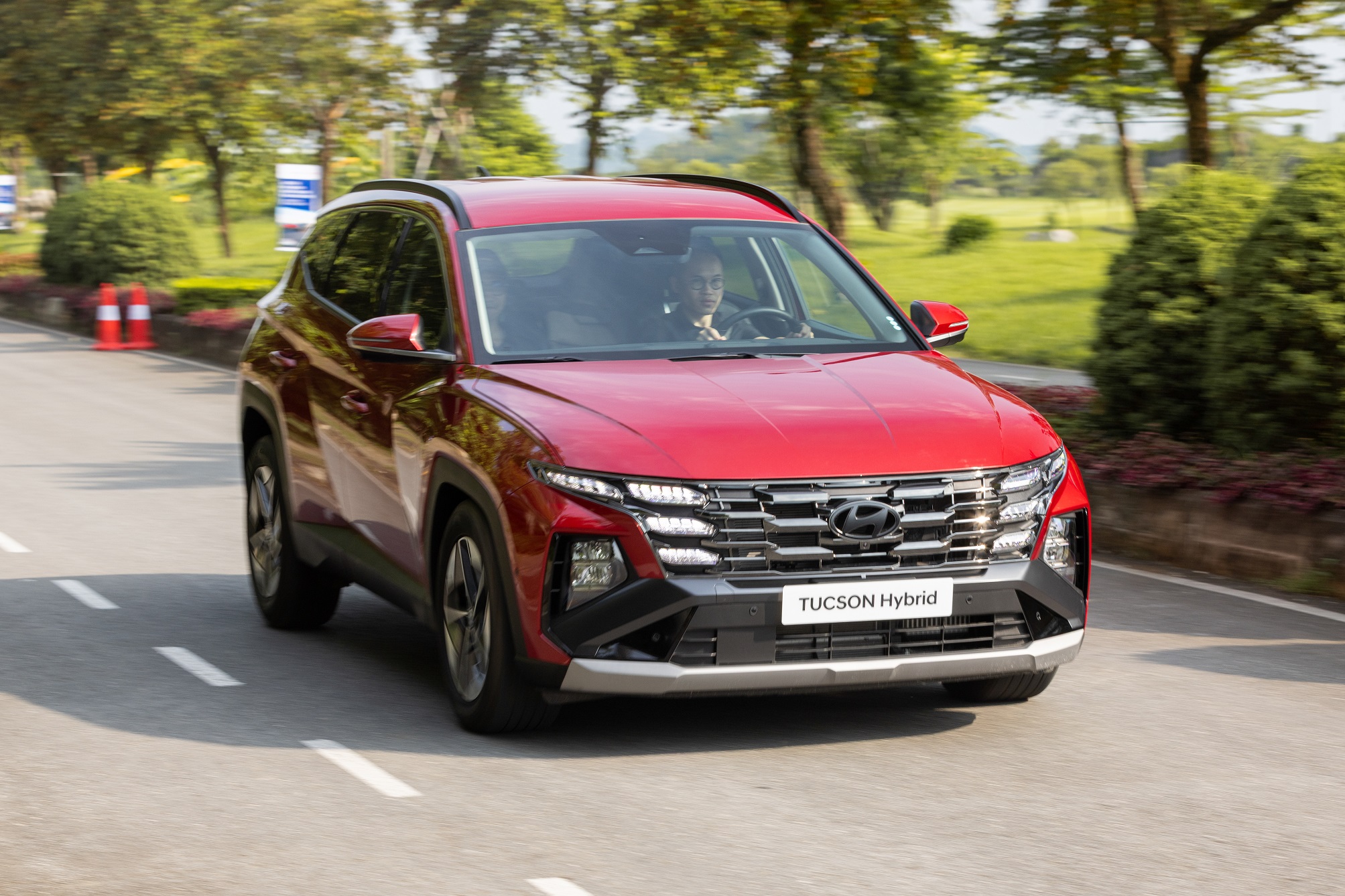 Hyundai Tucson Hybrid lái thử tại Việt Nam: Hybrid cho người dùng không muốn sạc