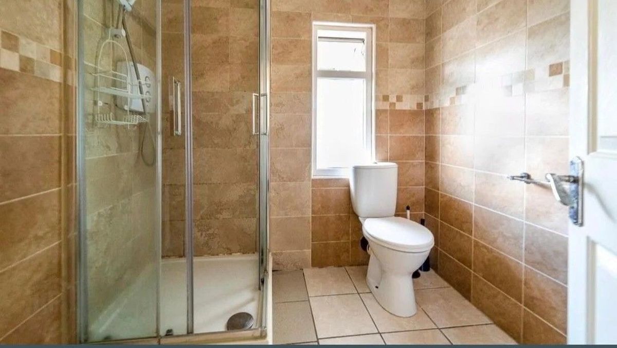 Blue-and-White Tile and Dark Green Are Escaping the Kitchen