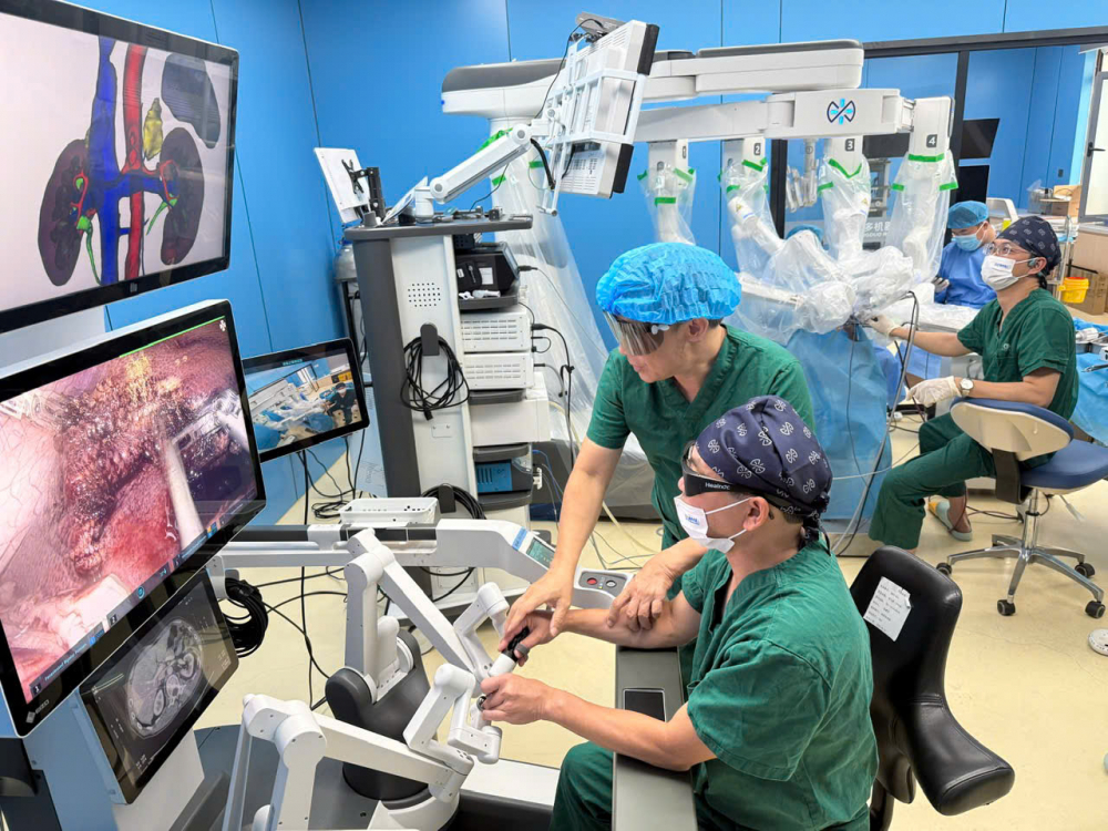 Việt Nam đạt mốc 4.300 ca phẫu thuật robot: Từ tiên phong đến trung tâm đào tạo khu vực