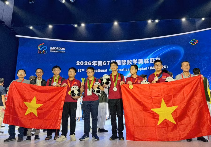 Từ giường bệnh đến bục nhận huy chương: sức bật của những “chiến binh” Olympic Toán