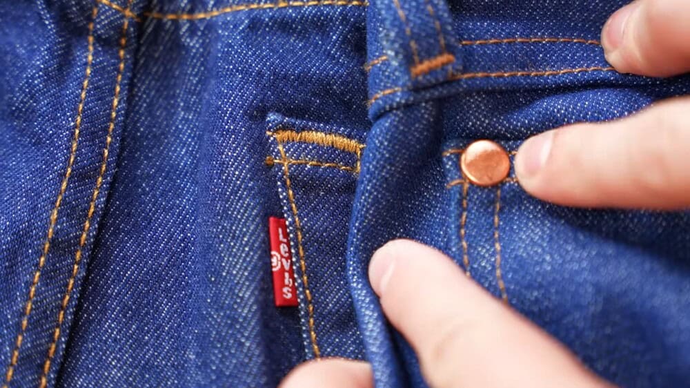 Uniqlo vs Wrangler vs Levi's: quần jean chất lượng tốt nào đáng tiền hơn?