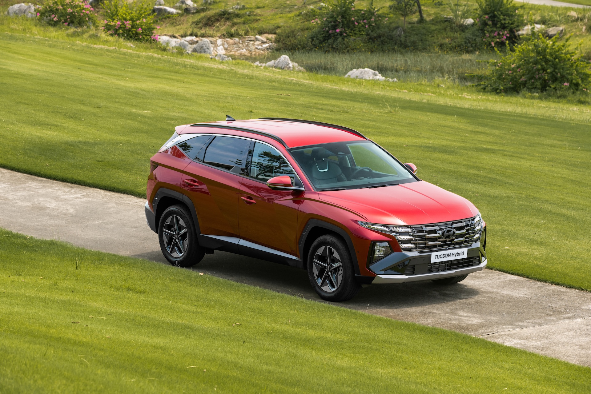 Hyundai Tucson Hybrid lái thử tại Việt Nam: Hybrid cho người dùng không muốn sạc