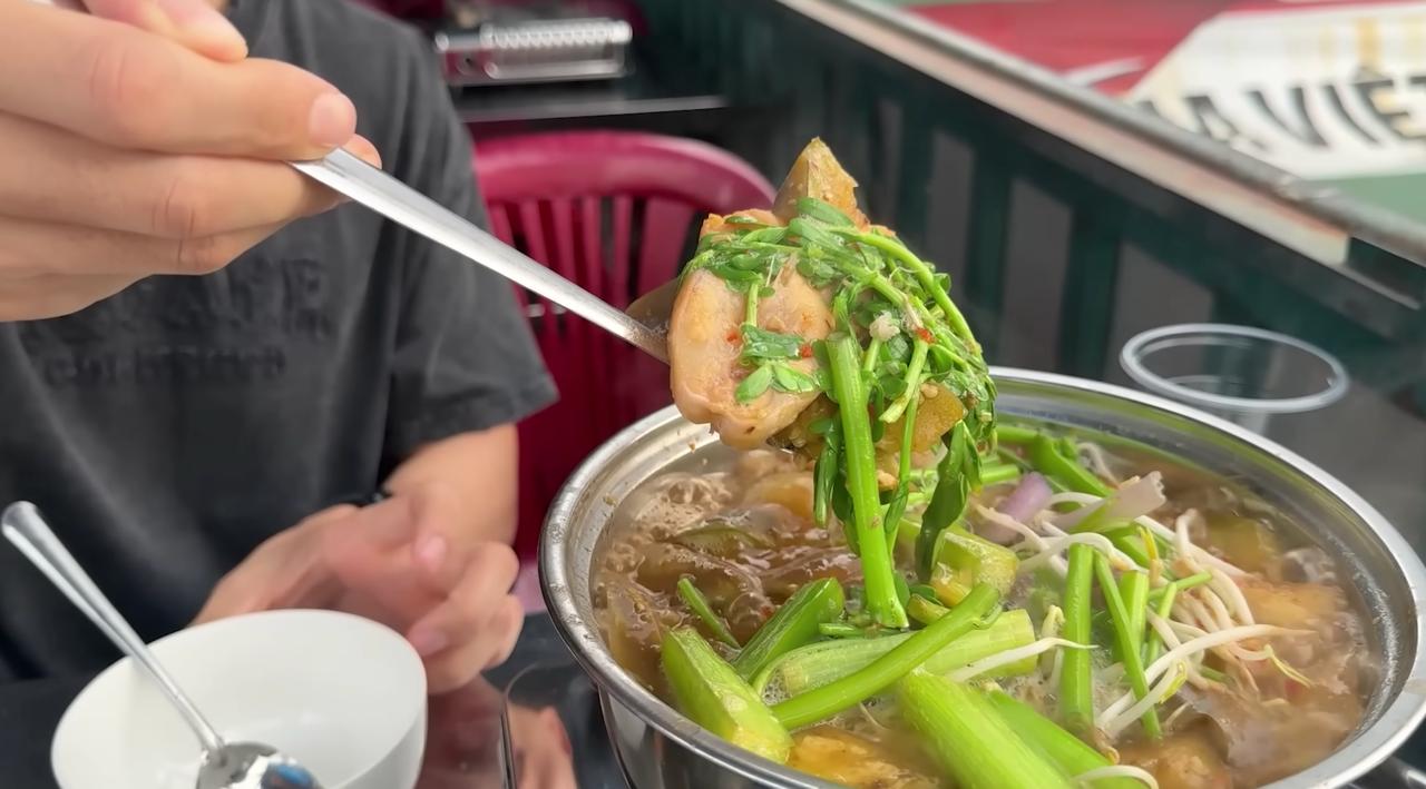 Từ hoài nghi đến mê mẩn: hành trình một chàng trai Hàn với món mắm Việt