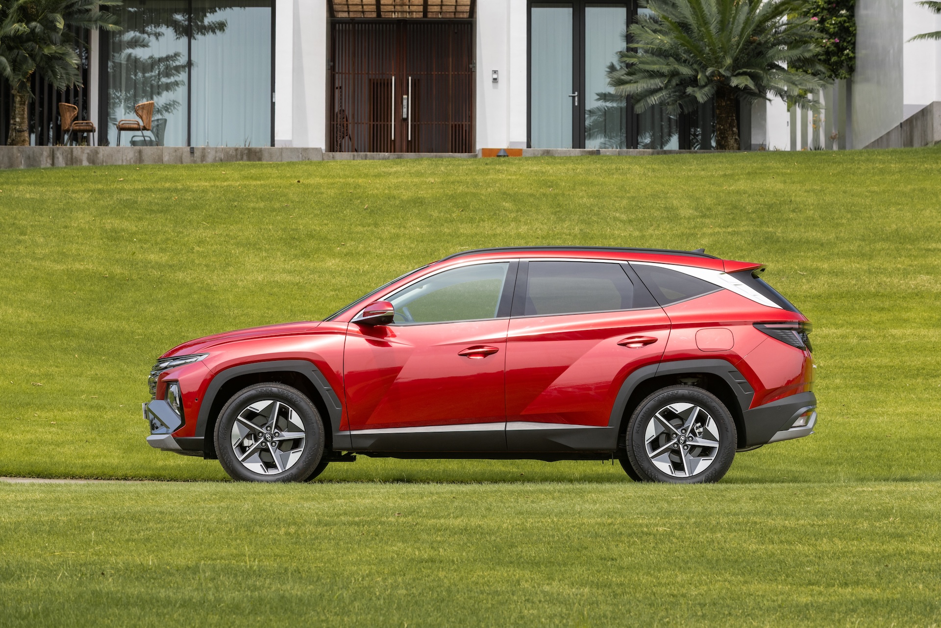 Hyundai Tucson Hybrid lái thử tại Việt Nam: Hybrid cho người dùng không muốn sạc