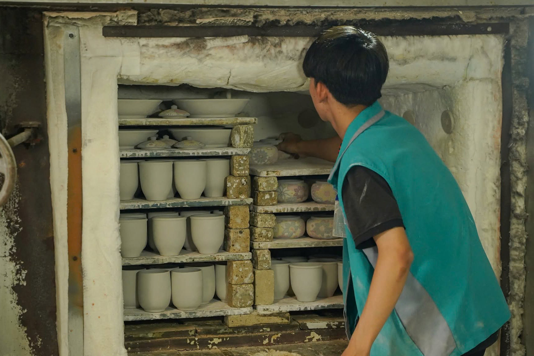Học làm gốm như liệu pháp chữa lành trong du lịch thủ công