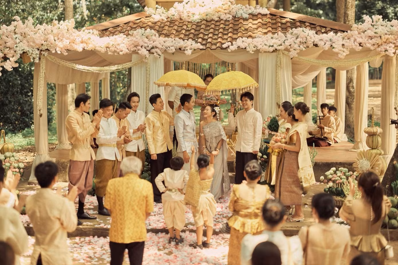 Khi nghệ sĩ Việt đưa văn hóa vùng miền lên đường đua trending