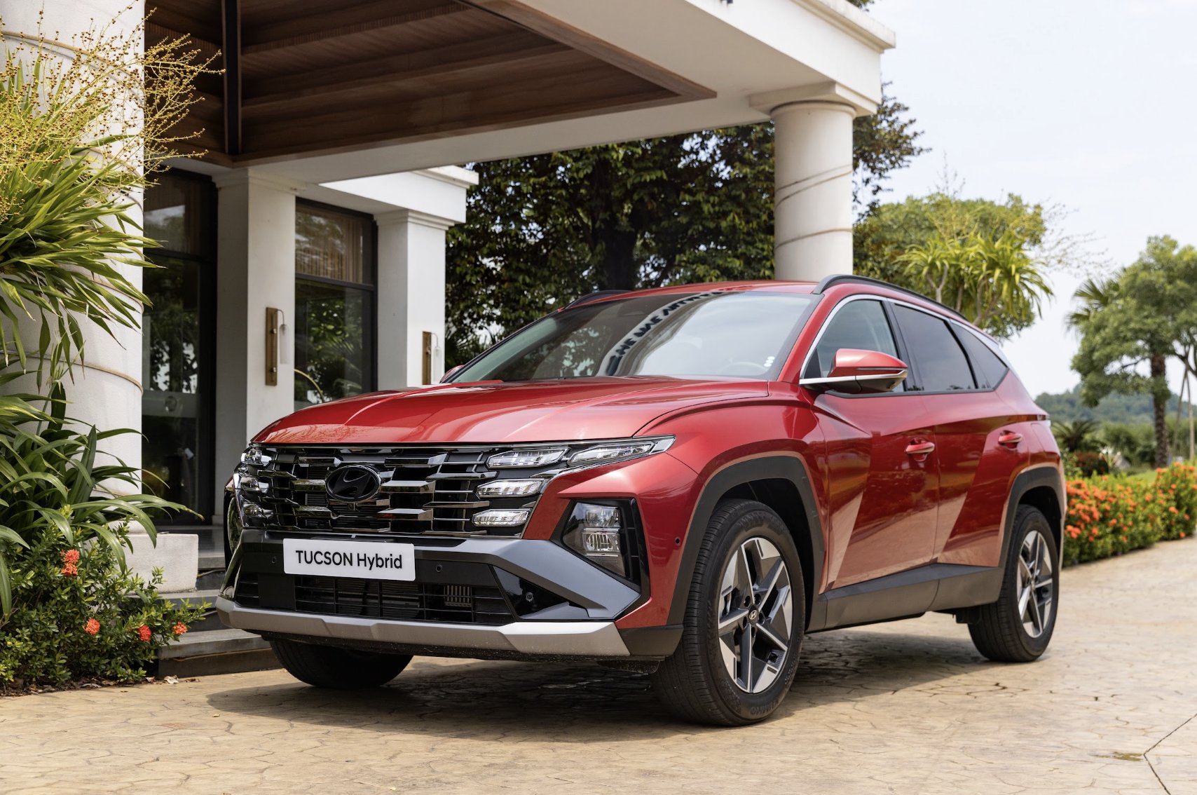 Hyundai Tucson Hybrid lái thử tại Việt Nam: Hybrid cho người dùng không muốn sạc