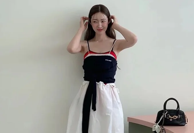 Áo lót không nên nhìn thấy: Cách chọn neckline, màu sắc và fit để layering hoàn hảo