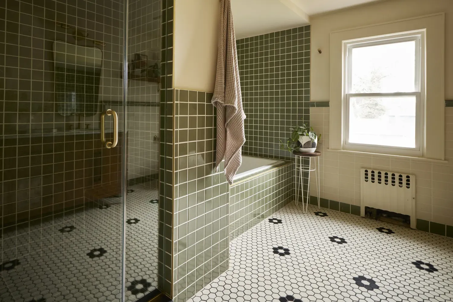 How Smart Bathroom Storage Turns Clutter Into Design