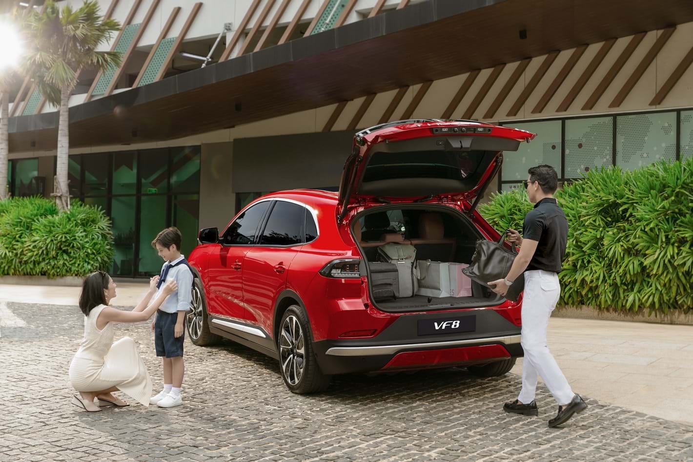 VinFast VF 8, VF 9 hay VF MPV 7: Chọn xe điện nào cho gia đình đi xa?