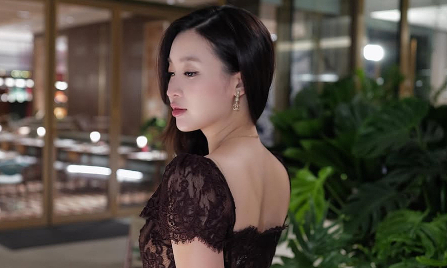 Học phối đồ xa xỉ kiểu Đỗ Mỹ Linh cho vẻ đẹp phu nhân