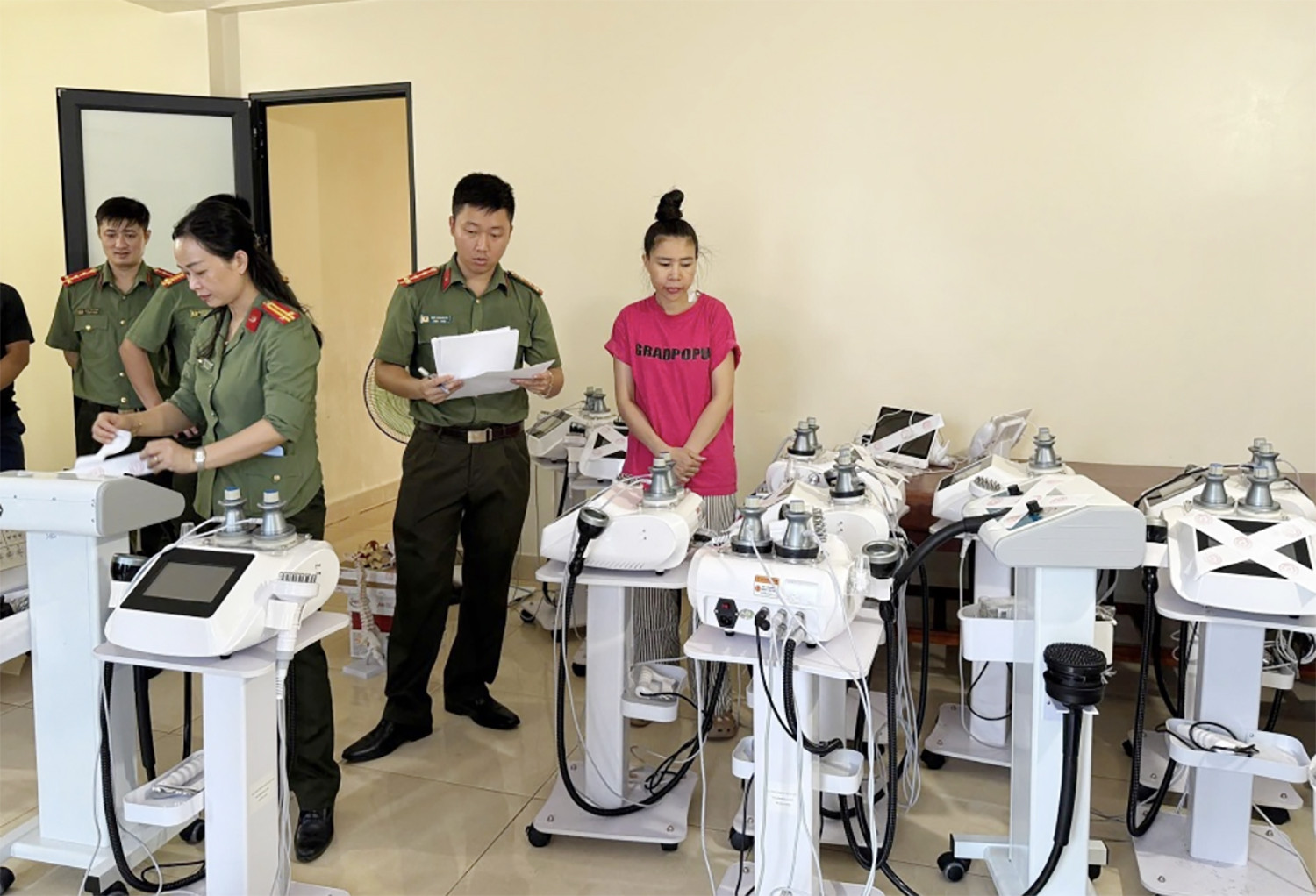 Chiêu ‘tiêm giả’ lừa 300 người: Cảnh báo spa trá hình