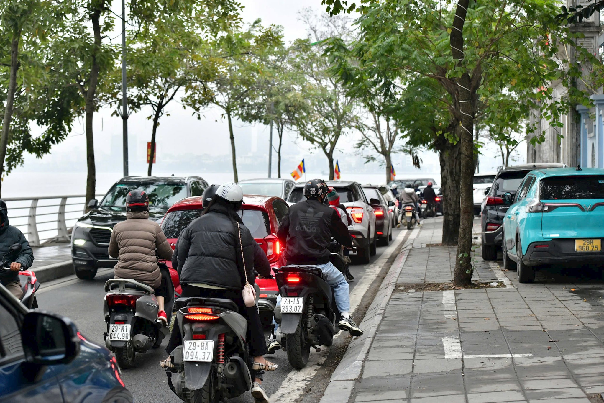 Hồ Tây Hà Nội: Vì sao biểu tượng lại bị du khách quốc tế lãng quên?