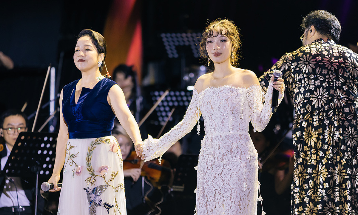 Khi gia đình lên sân khấu: những tiết mục song ca xúc động nhất