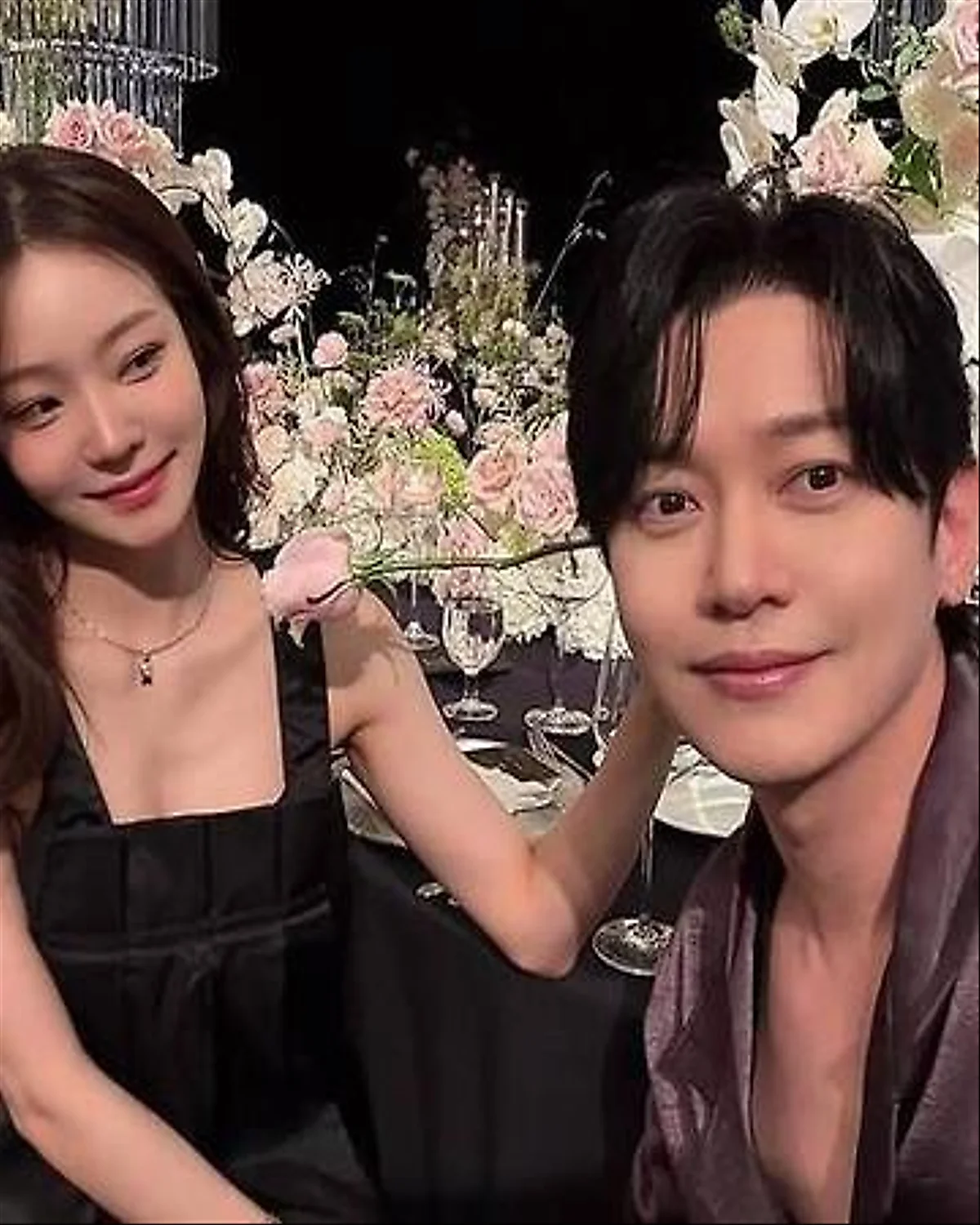 Từ nhẫn cưới idol đến đám cưới: K-pop đang đổi cách yêu