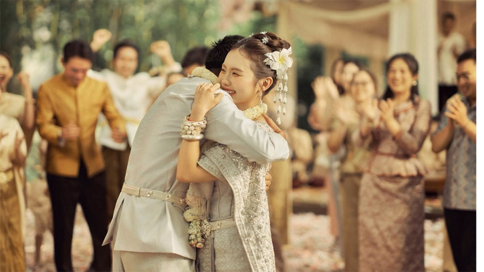 Phương Mỹ Chi và đám cưới Khmer Nam Bộ trong MV mới