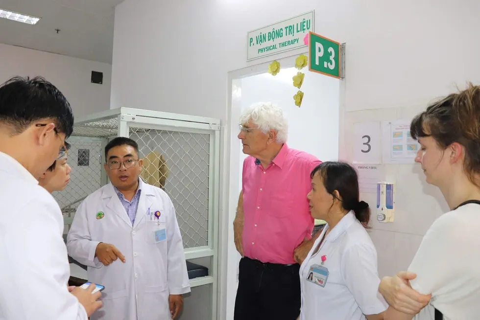 Công nghệ nuôi dạy con: Tiện ích hay cái bẫy phát triển trẻ em?