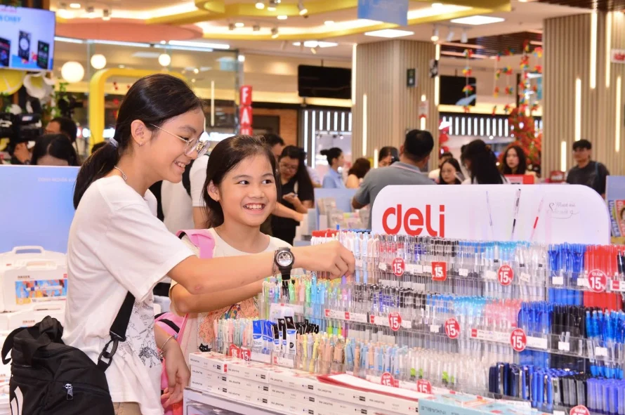 Mùa tựu trường: Giảm giá sâu mặt hàng nào và nên mua gì?