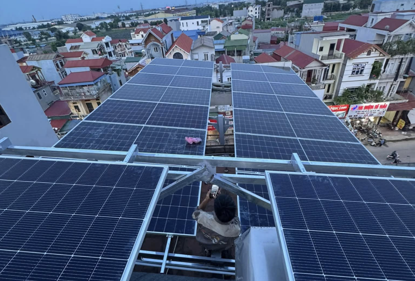 Hơn 13.000 hộ miền Bắc lắp điện mặt trời mái nhà: bước ngoặt đến từ chính sách địa phương