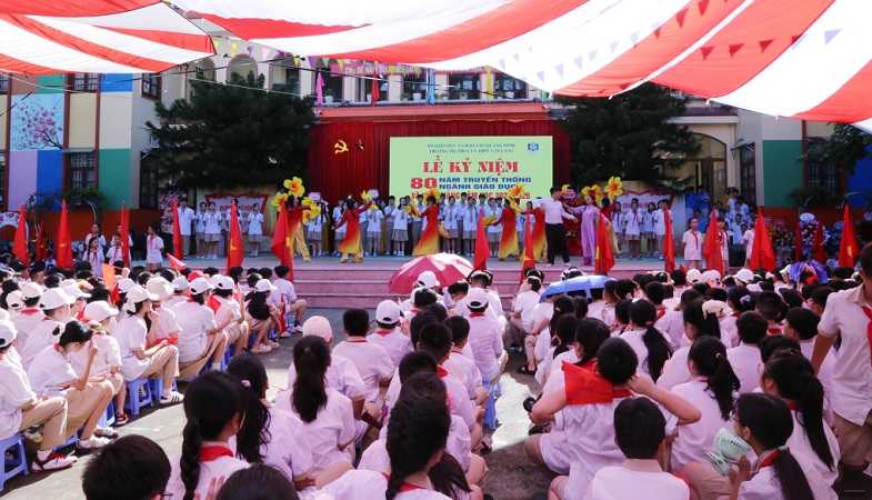 Khai giảng với điểm cầu trung tâm ở trường nội trú biên giới