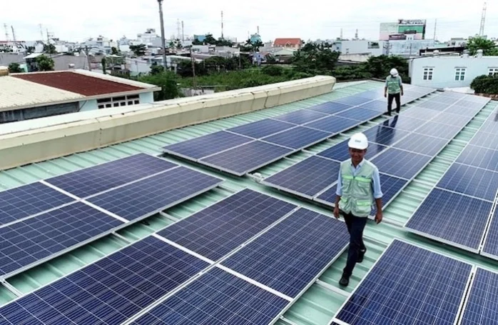 Điện mặt trời mái nhà được phép bán 50% nhưng vẫn “tắc”: Nút thắt nằm ở đâu?