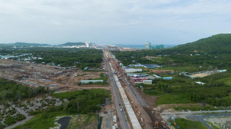 Tuyến LRT Phú Quốc đẩy nhanh lắp ray, hướng tới APEC