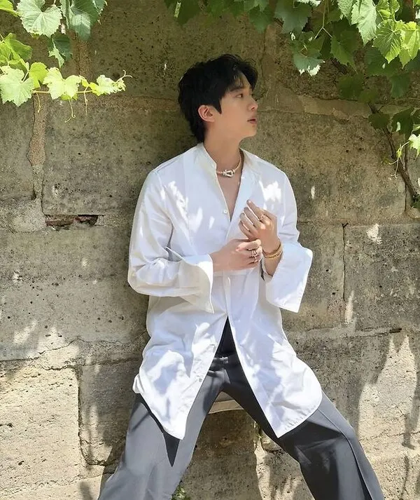 Jin và Jungkook tỏa sáng trong những khoảnh khắc hậu trường của BTS