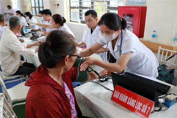 Khám sức khỏe miễn phí đến tận cộng đồng: Từ cứu bệnh sang giữ sức khỏe