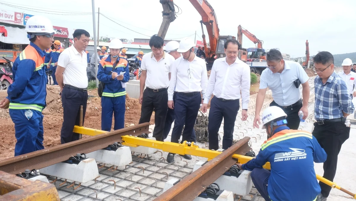 Tuyến LRT Phú Quốc đẩy nhanh lắp ray, hướng tới APEC