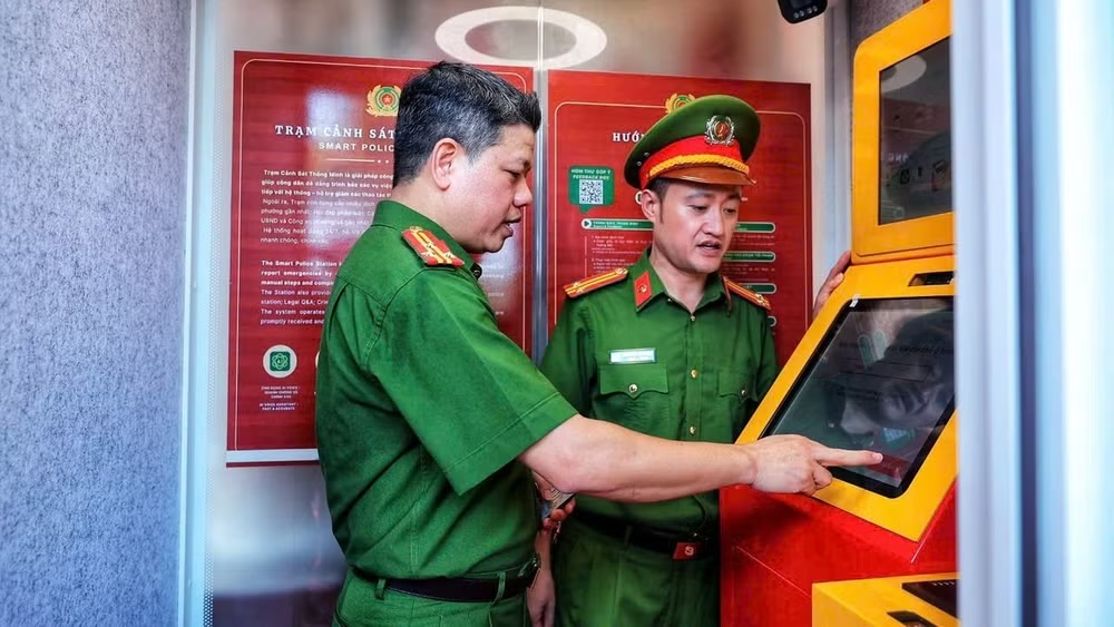 Trạm Cảnh sát thông minh 24/7 tại Hà Nội: Khi kiosk thay thế quầy trực truyền thống