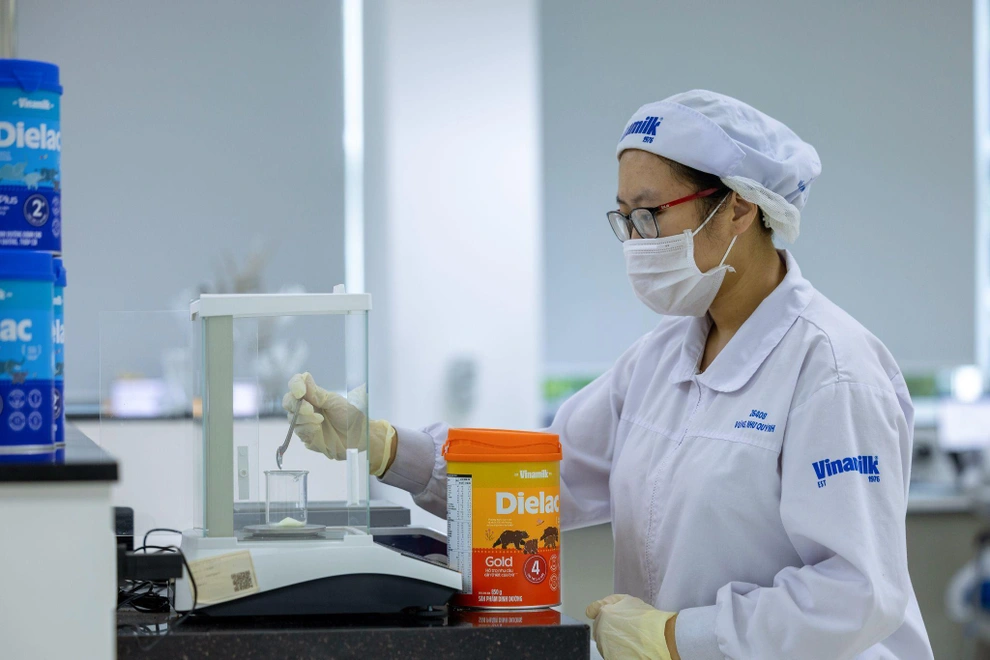 Những tiêu chuẩn khắt khe đằng sau ly sữa Việt
