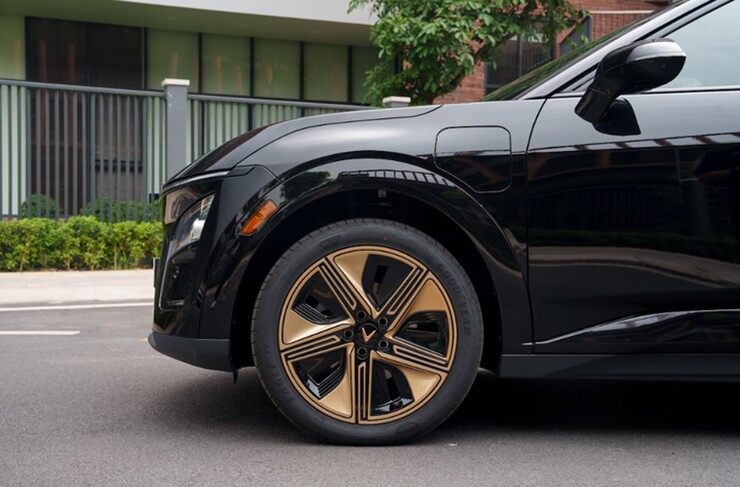 VinFast VF 7: SUV điện cỡ C kiểu coupe 349 mã lực