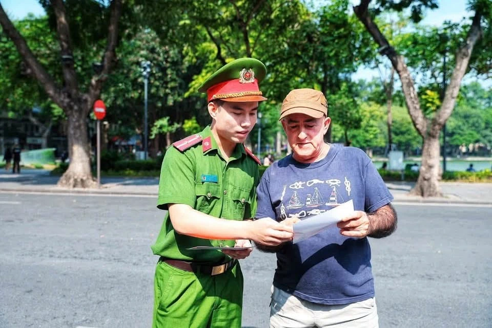 Trạm Cảnh sát thông minh 24/7 tại Hà Nội: Khi kiosk thay thế quầy trực truyền thống