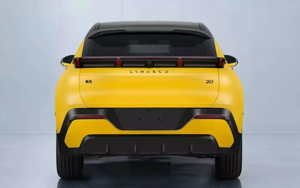Lynk & Co 02 giá từ 818 triệu: tham vọng bứt phá phân khúc SUV hạng B+