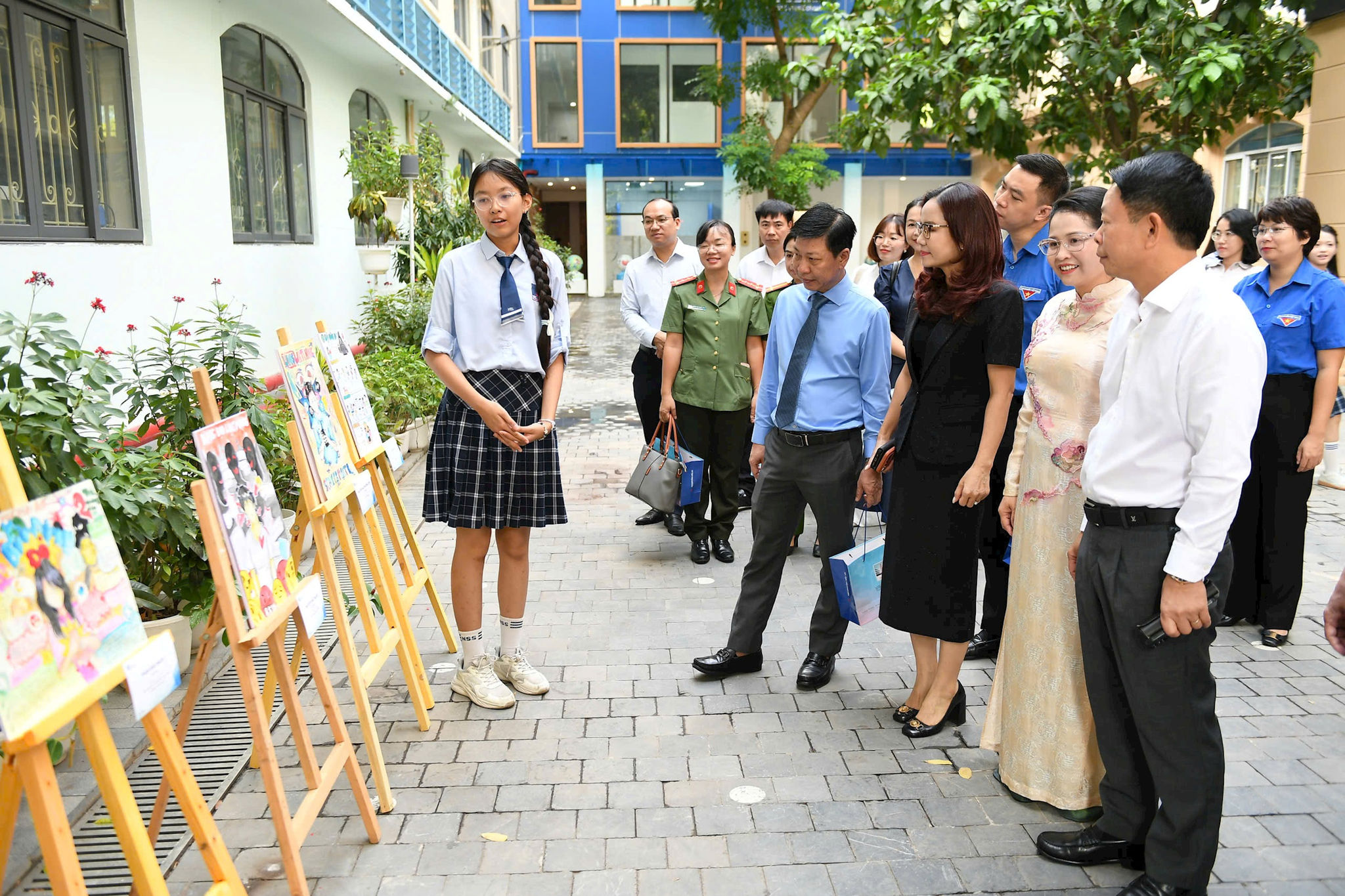 Vắc-xin số cho học sinh: Phụ huynh không thể đứng ngoài