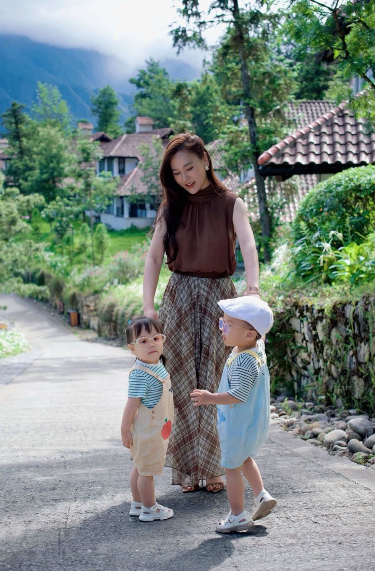 Phương Oanh và nghệ thuật trang điểm tối giản ở tuổi 37